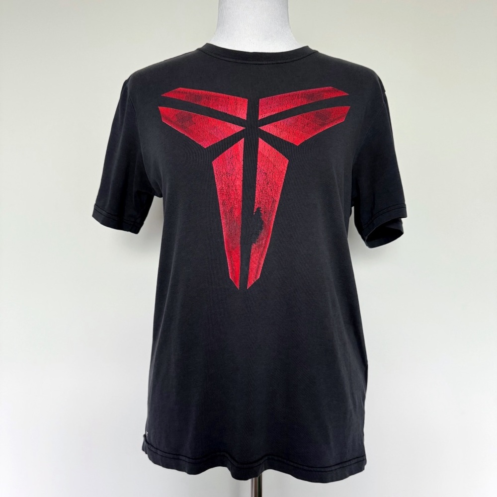 Nike Kobe Bryant Mamba T-Shirt Men’s Size Small Shirt Black Red Basketball